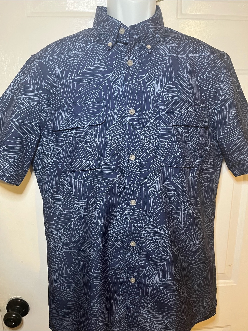 Chaps Navy Button-Down Short Sleeve Shirt with White Leaf Print